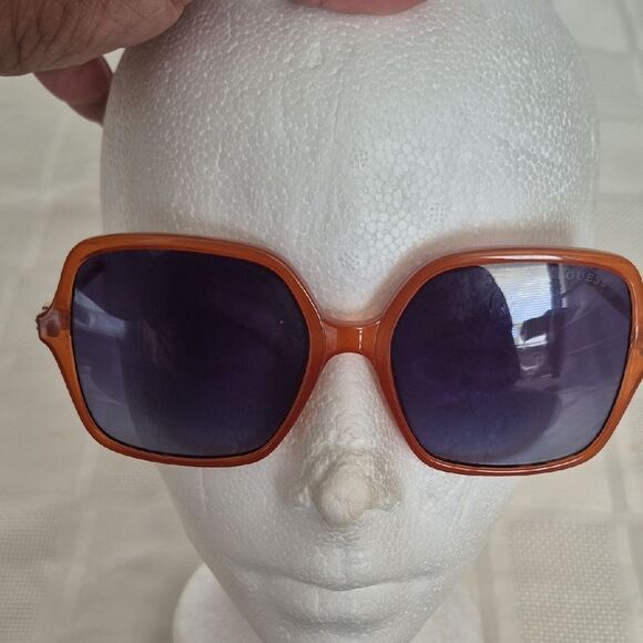 Guess Orange Sunglasses with Black Case - Picture 6 of 16